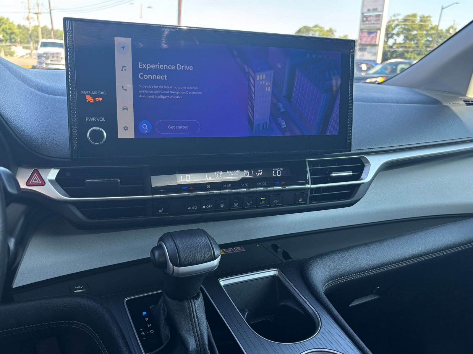 Used 2025 Toyota Sienna XLE FWD image 20