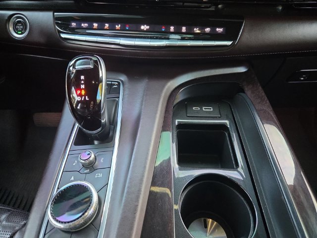 Certified 2022 Cadillac Escalade ESV Premium Luxury Platinum AWD/4WD image 19