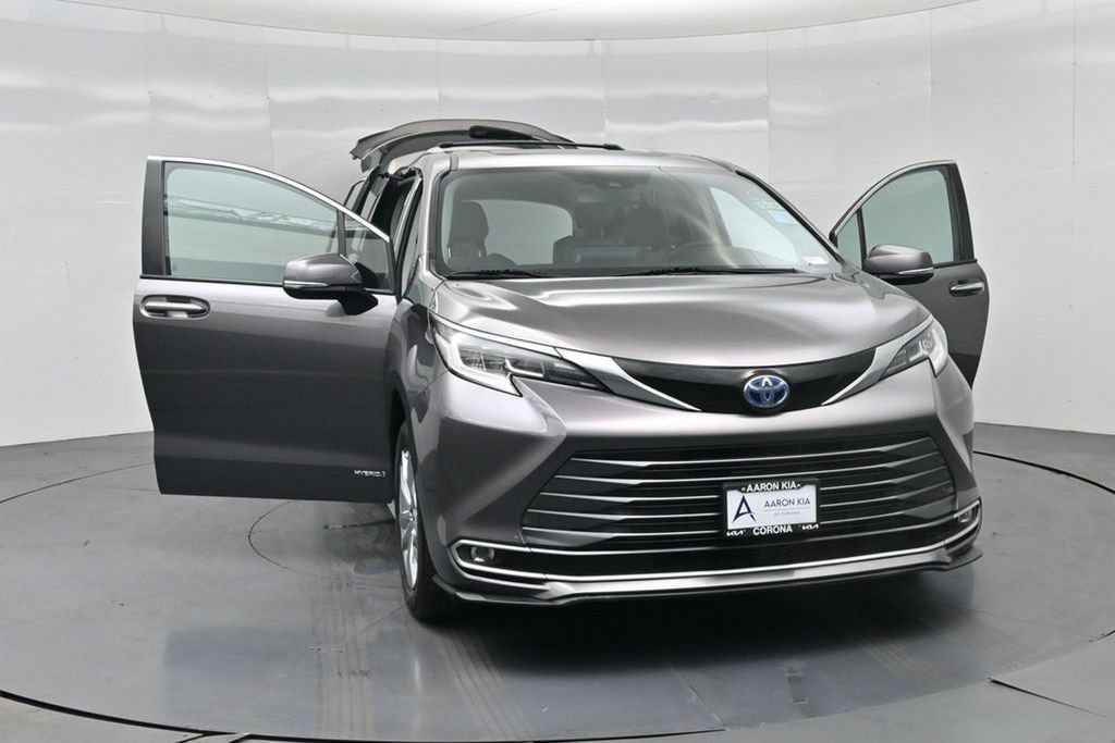 Used 2021 Toyota Sienna Limited FWD image 36