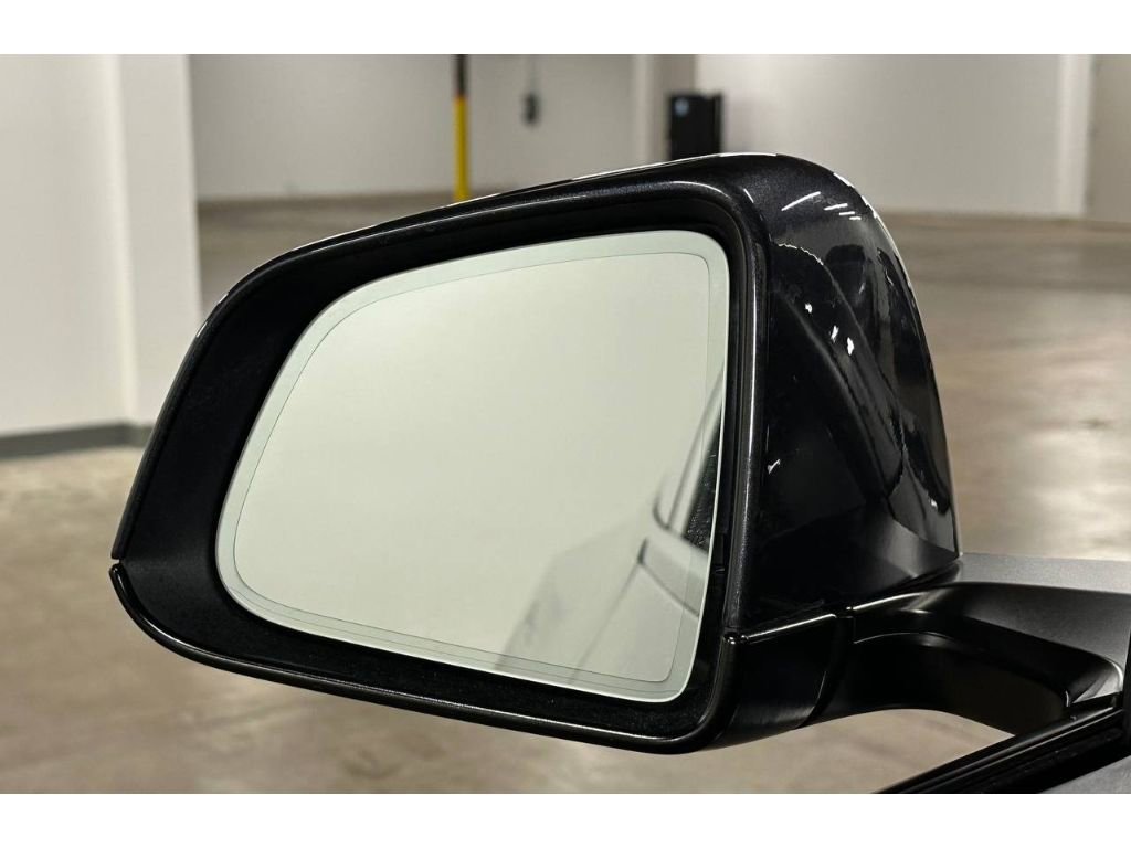 Used 2025 Tesla Model Y Performance AWD/4WD image 33