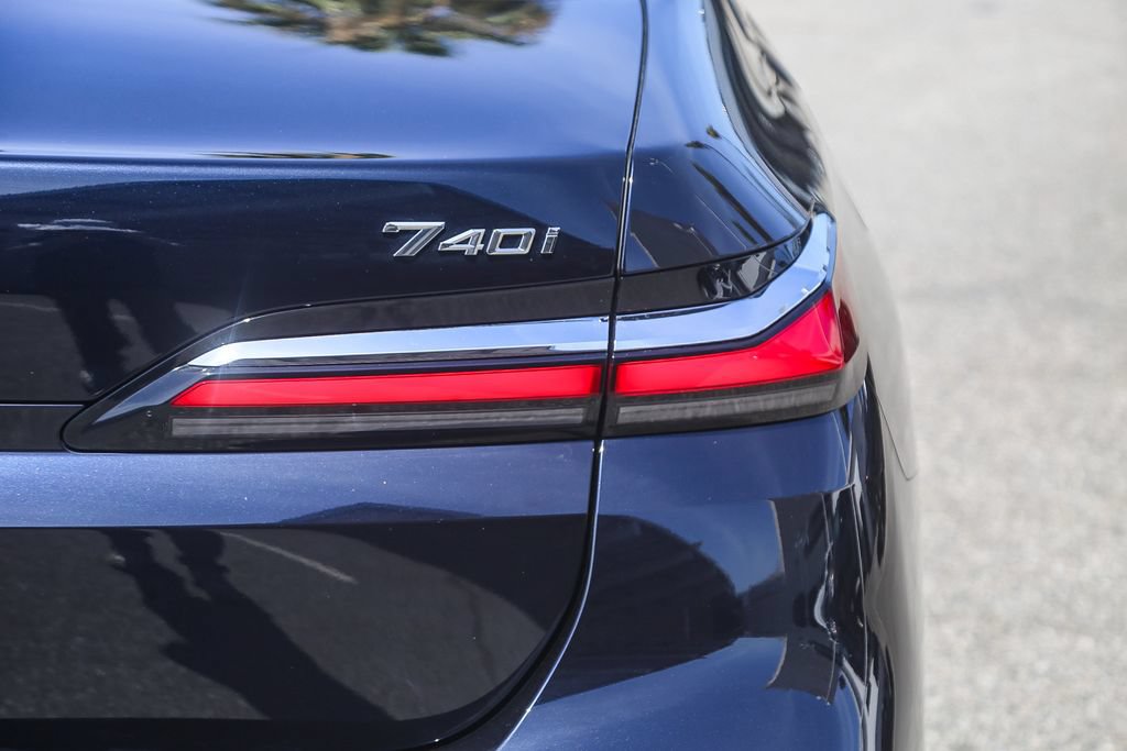 Used 2026 BMW 740i RWD image 7