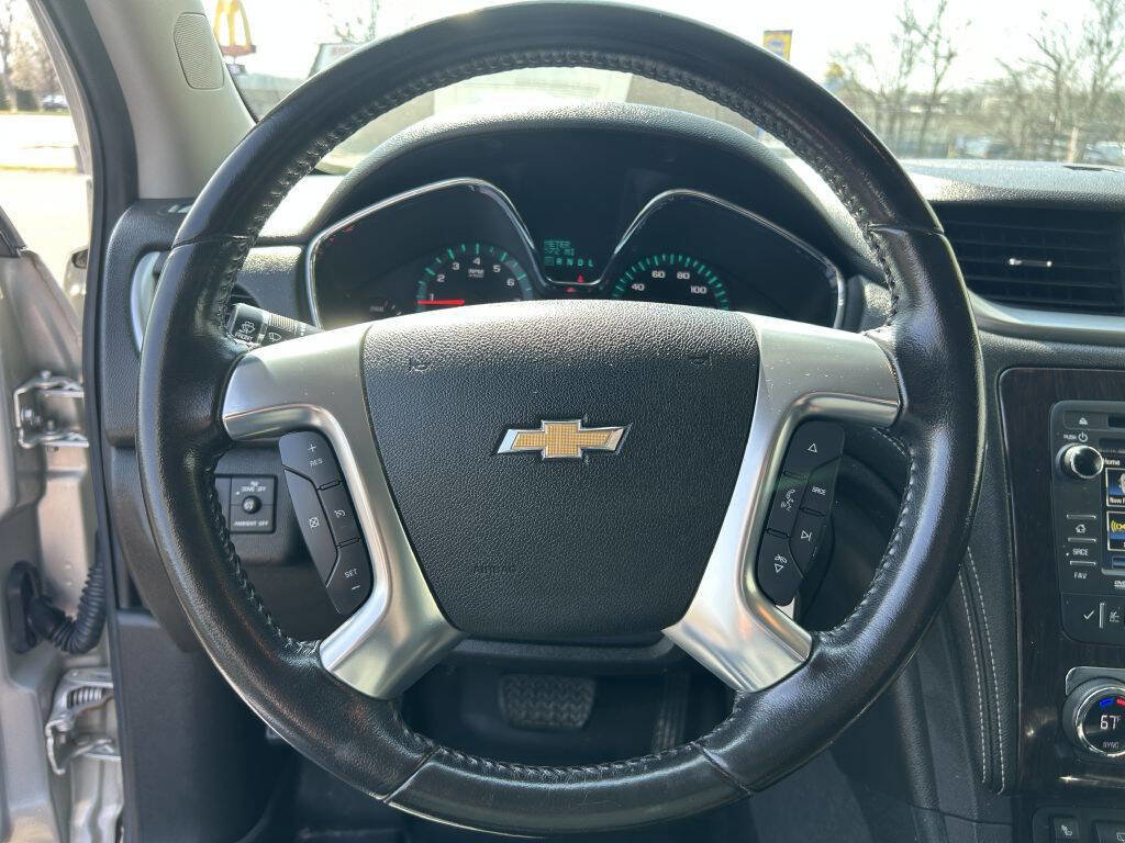 Used 2017 Chevrolet Traverse LT w/ Traveler's Package image 15