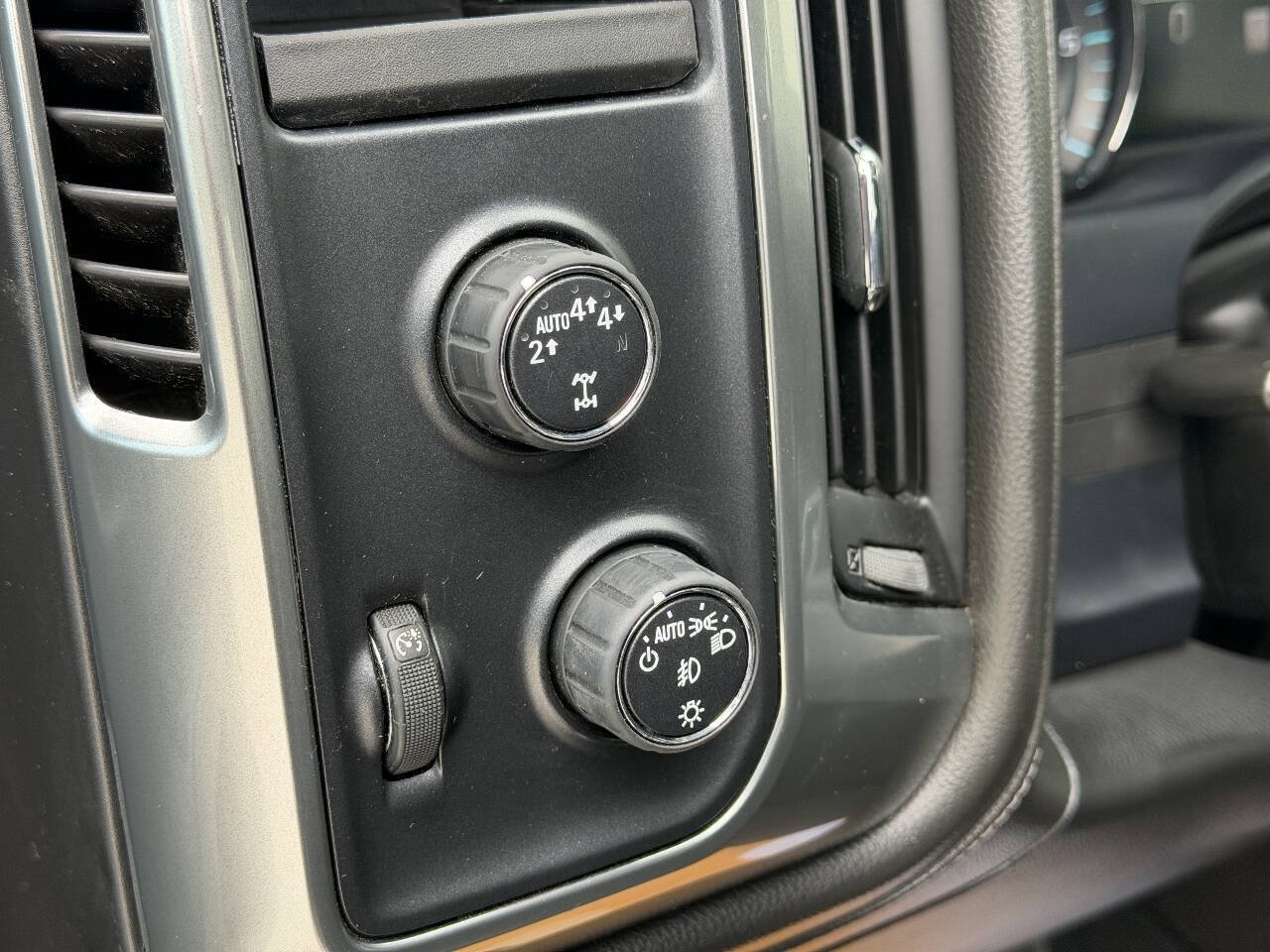 Used 2017 Chevrolet Silverado 1500 LTZ Z71 w/ LTZ Plus Package AWD/4WD image 19