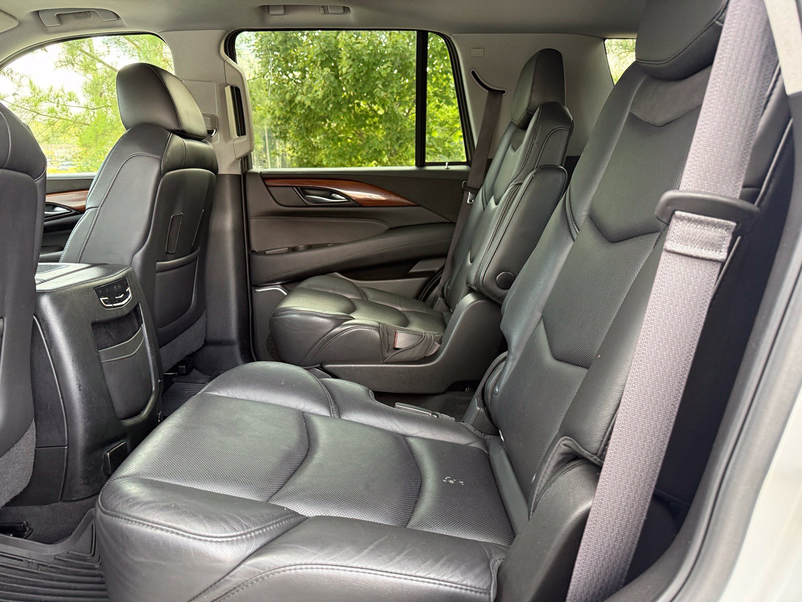 Used 2016 Cadillac Escalade Luxury AWD/4WD image 39