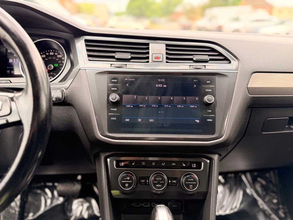 Used 2019 Volkswagen Tiguan SE AWD/4WD image 25