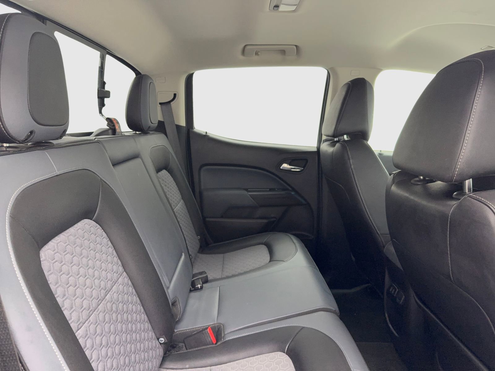 Used 2018 Chevrolet Colorado Z71 w/ Z71 Midnight Edition image 46