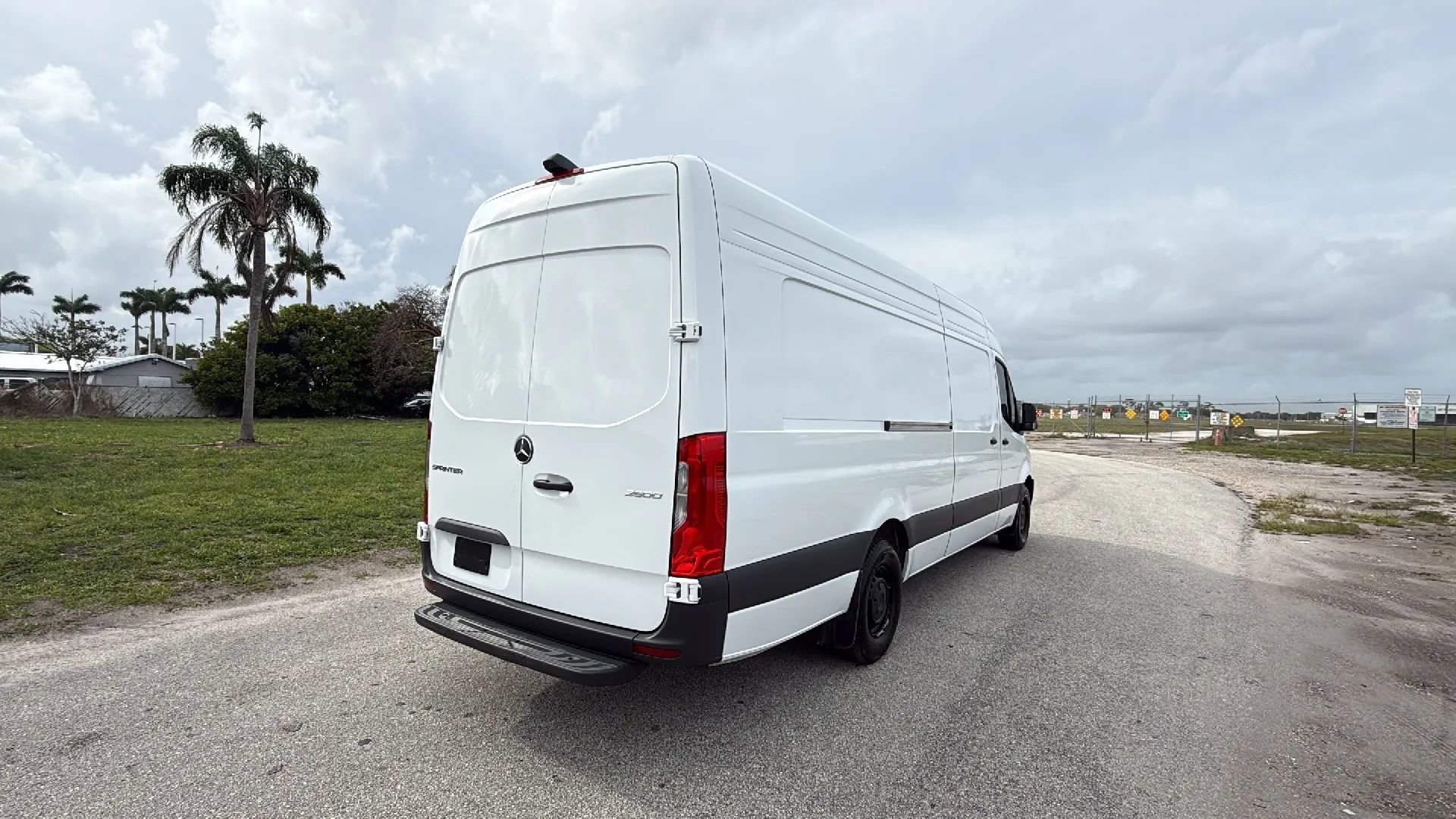 Used 2024 Mercedes-Benz Sprinter 2500 w/ Acoustic Package image 5