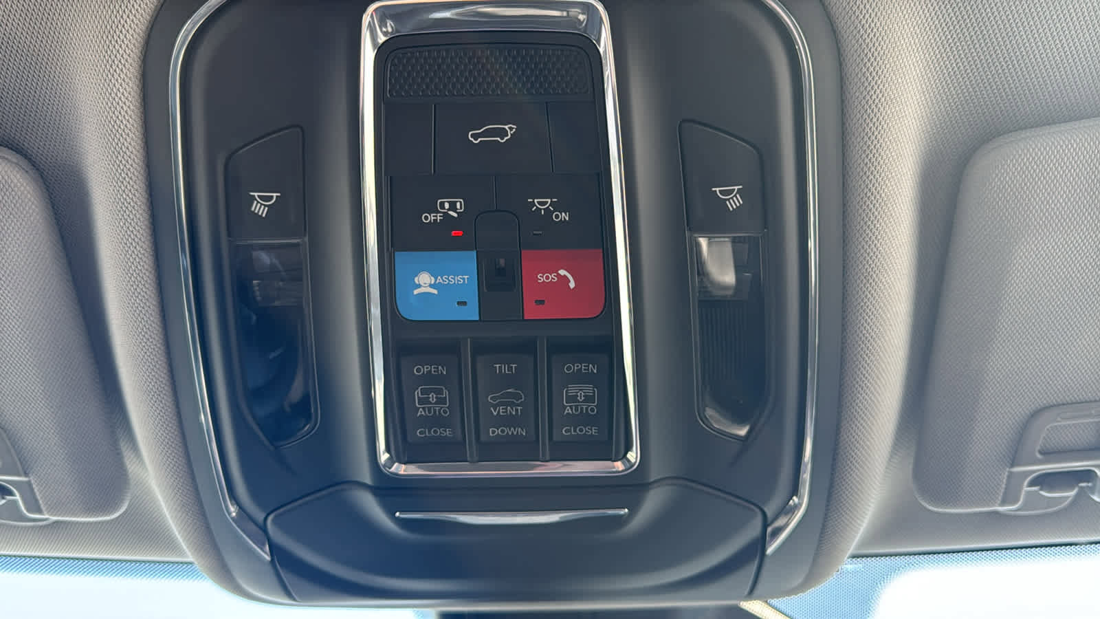 Used 2023 Jeep Grand Cherokee Limited AWD/4WD image 18