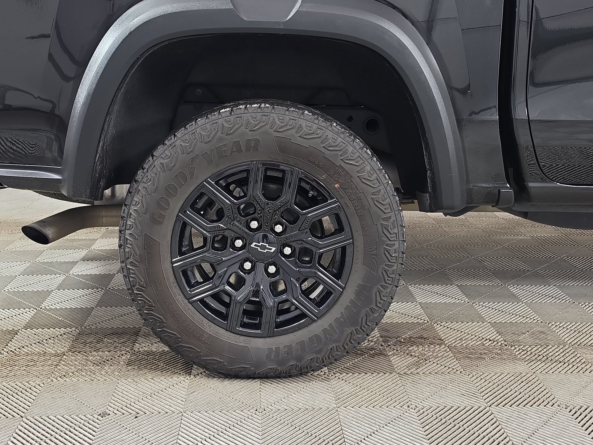 Used 2024 Chevrolet Colorado Trail Boss w/ Technology Package AWD/4WD image 9