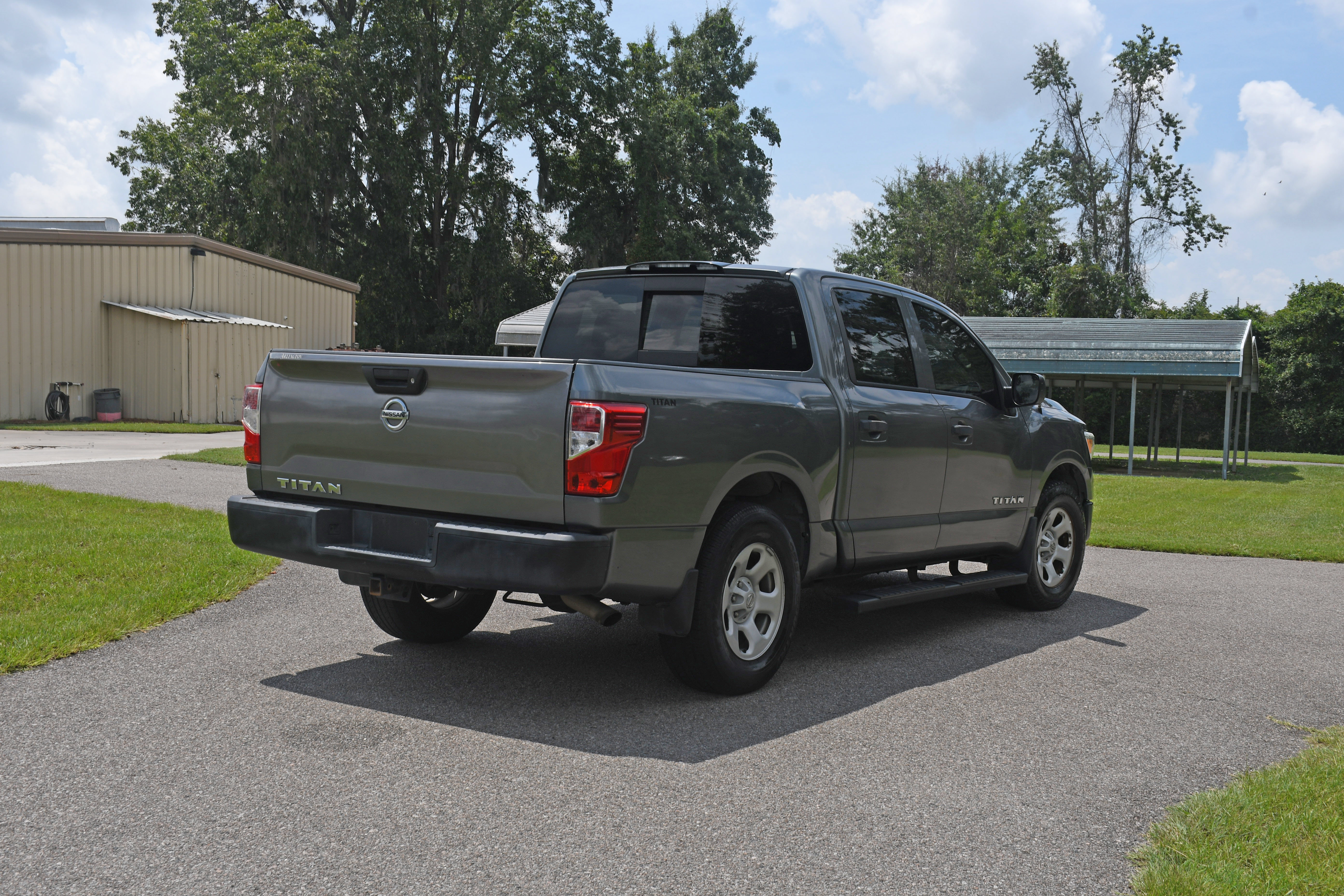 Used 2017 Nissan Titan S RWD image 4