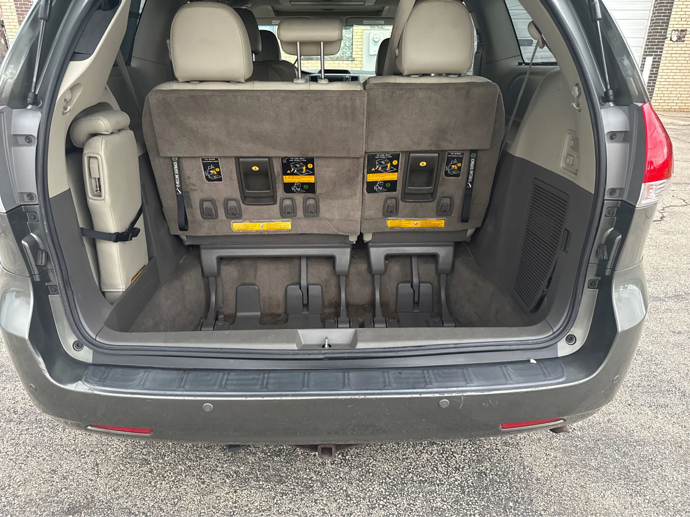 Used 2011 Toyota Sienna XLE w/ XLE Navigation Pkg FWD image 15