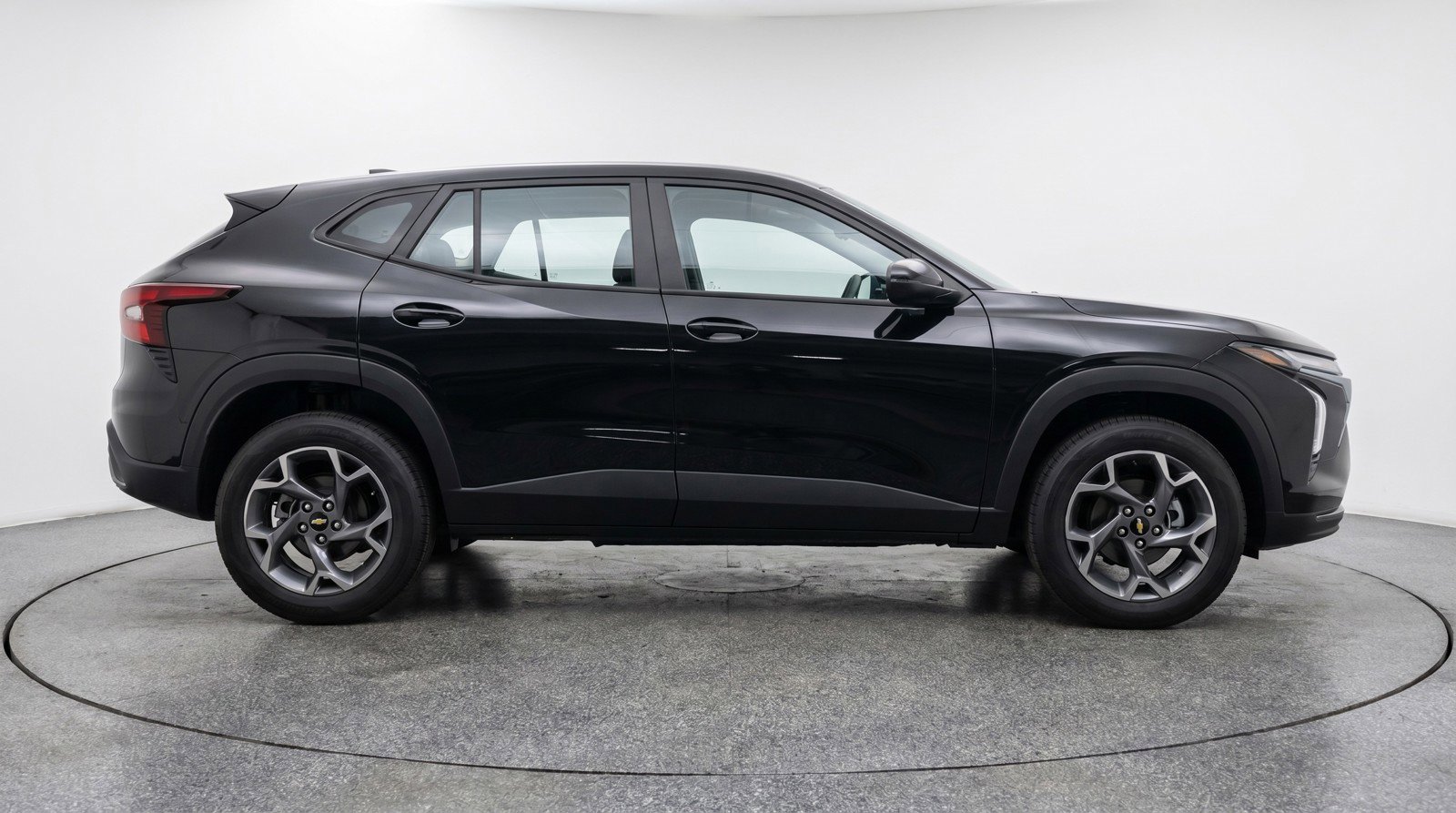 Used 2025 Chevrolet Trax LT FWD image 11