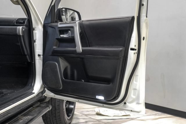 Used 2017 Toyota 4Runner SR5 RWD image 57
