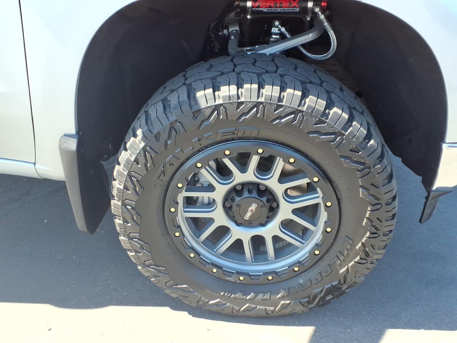 Used 2022 Chevrolet Silverado 1500 LT w/ Z71 Off-Road Package AWD/4WD image 9