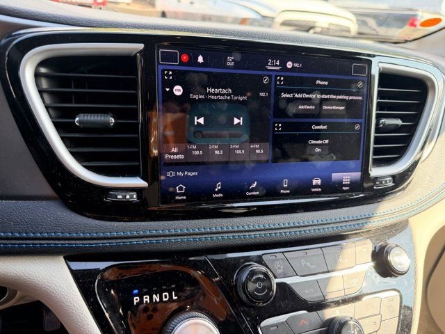 Certified 2021 Chrysler Pacifica Touring image 9