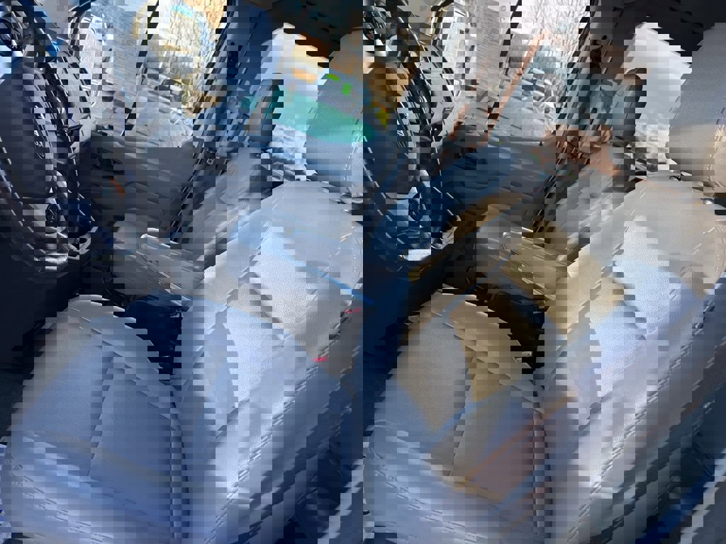 Used 2017 Ford Transit 150 XL image 9