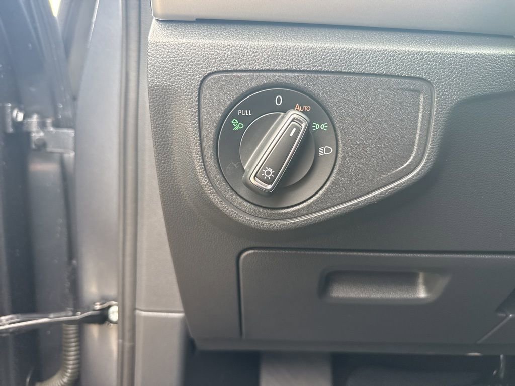 Used 2022 Volkswagen Atlas Cross Sport SE w/ Panoramic Sunroof Package image 14