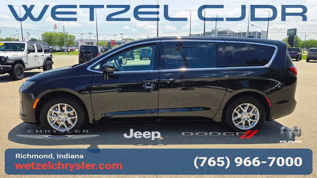 New 2027 Chrysler Pacifica Select FWD image 4