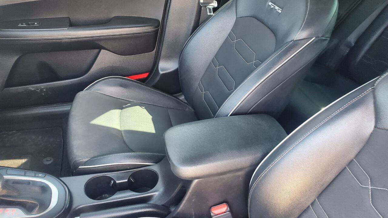 Used 2022 Kia Forte GT-Line image 11