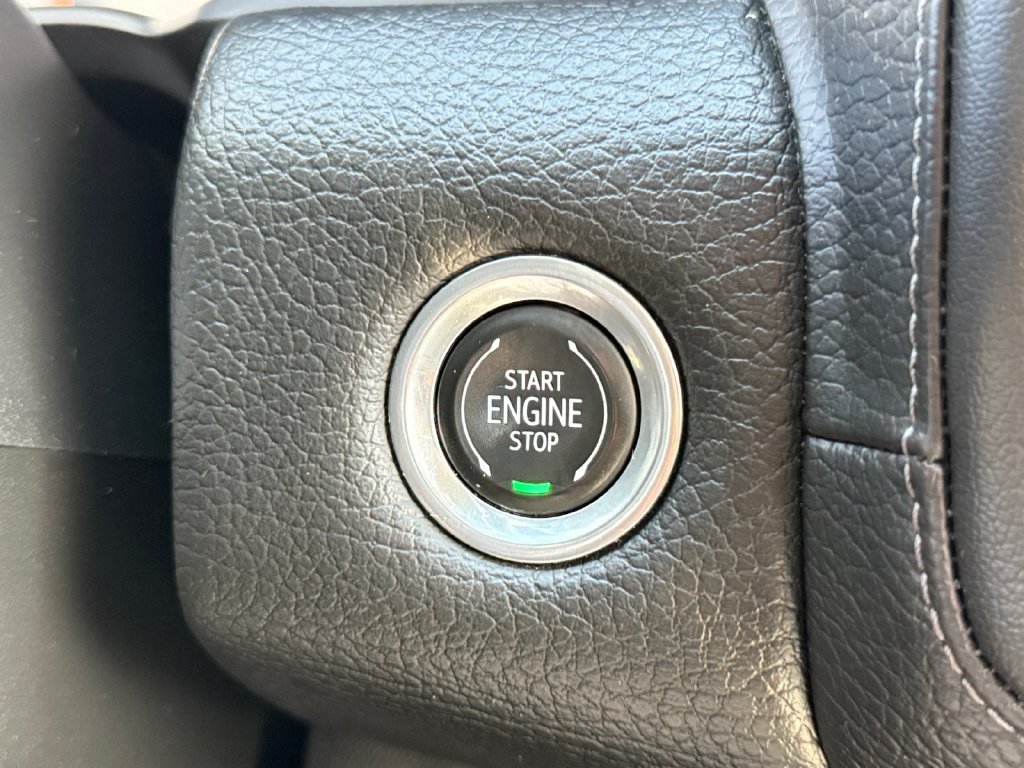 Used 2022 GMC Yukon XL Denali AWD/4WD image 29