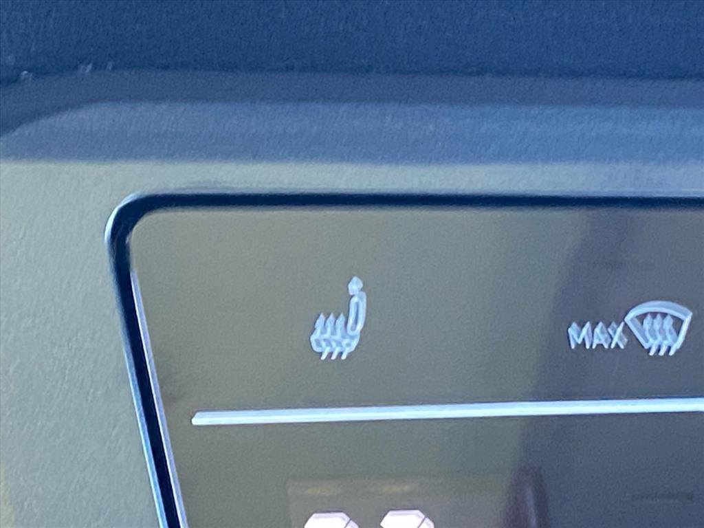 Used 2022 Volkswagen Tiguan SE w/ Panoramic Sunroof Package image 17