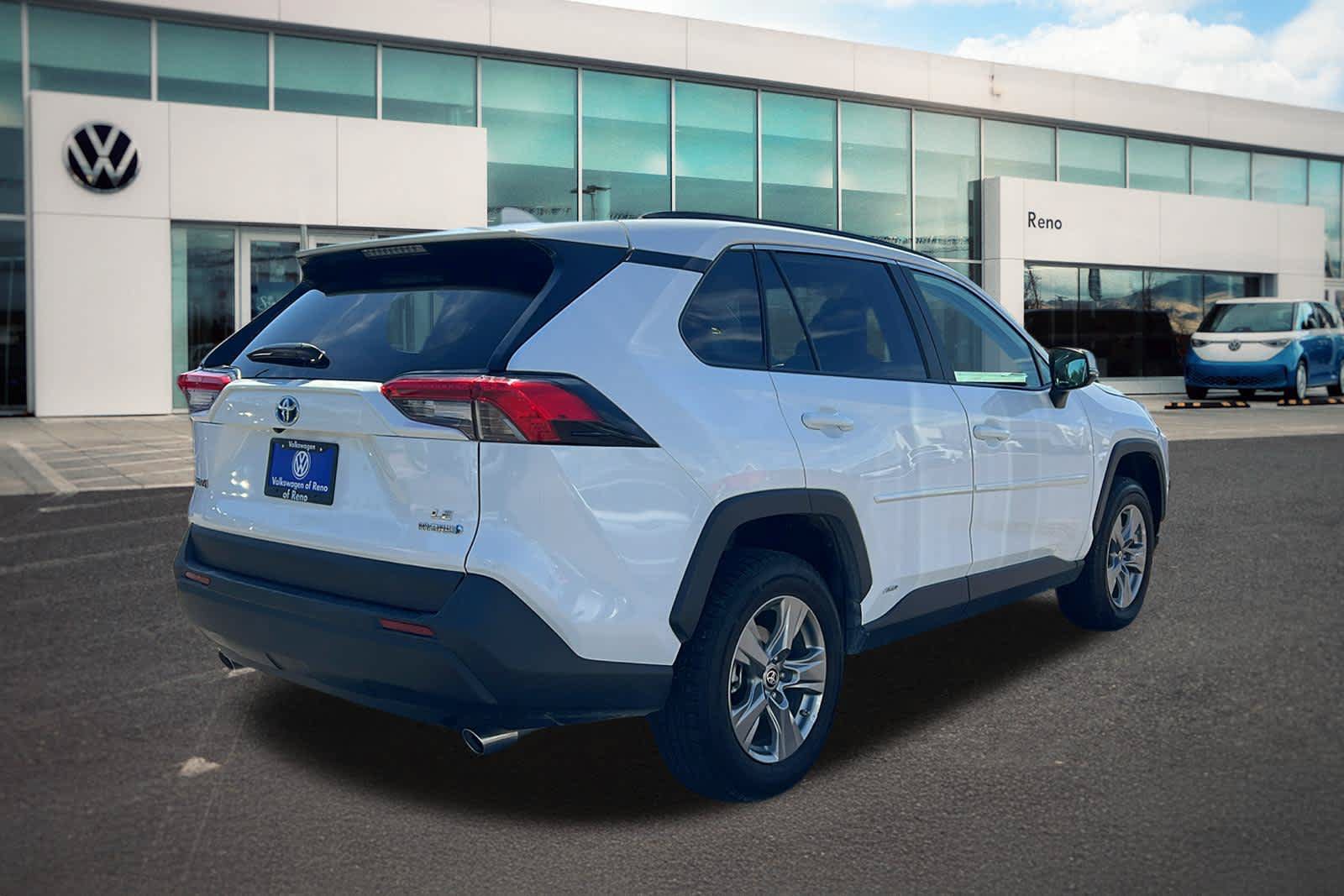 Used 2024 Toyota RAV4 LE AWD/4WD image 5
