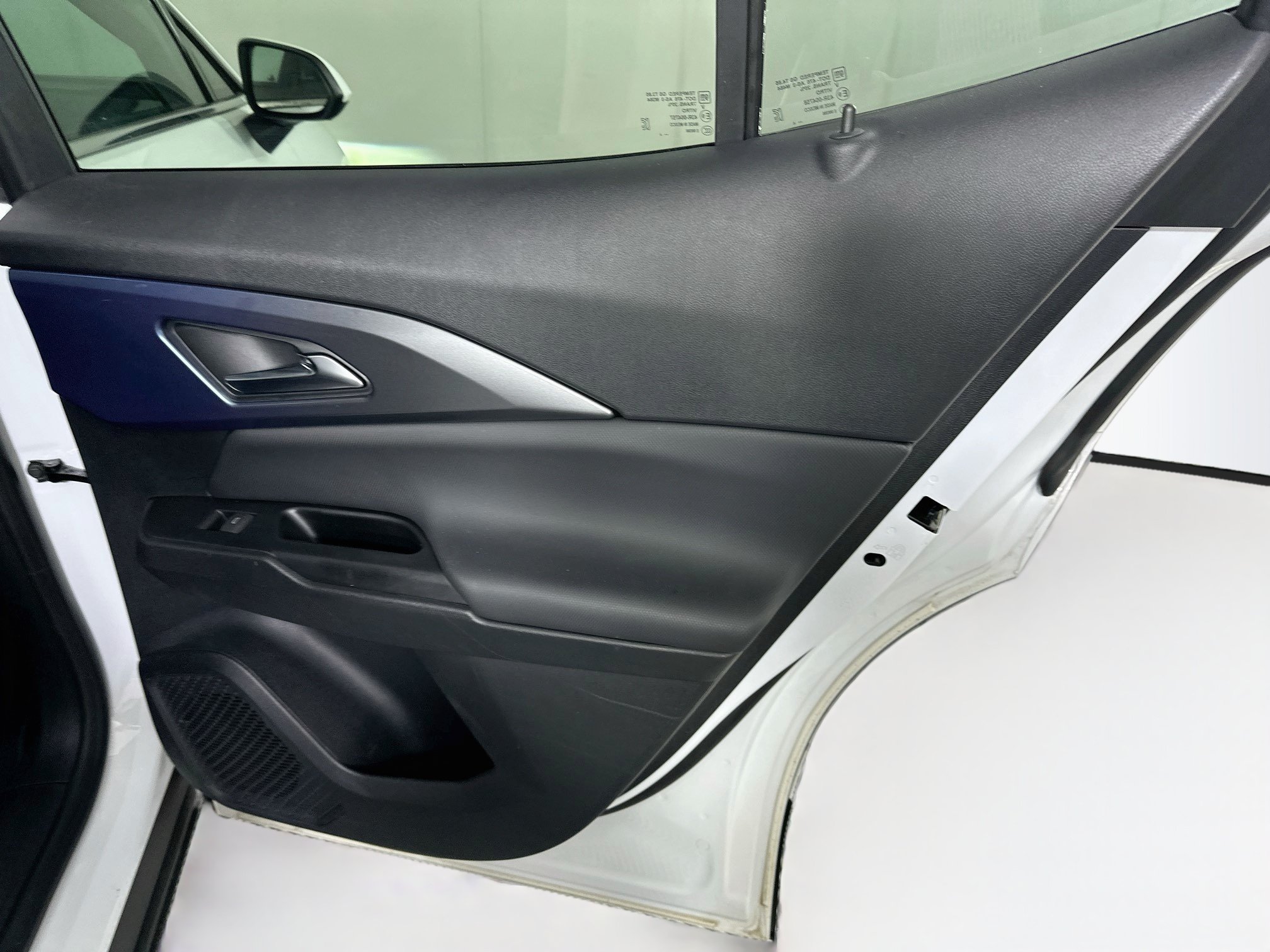Used 2024 Chevrolet Equinox EV LT w/ LPO, All-Weather Mat Package FWD image 31