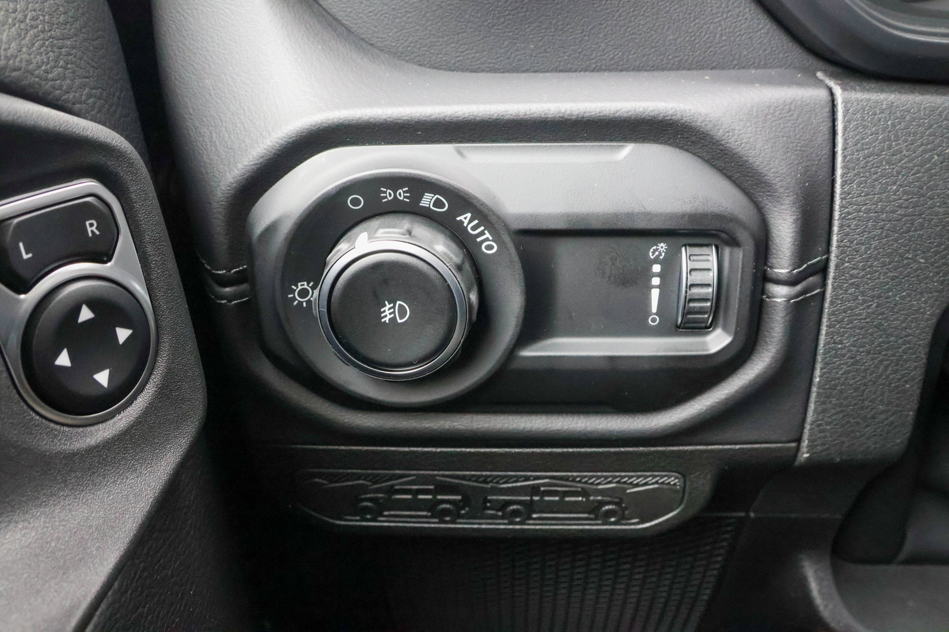 New 2026 Jeep Wrangler Unlimited Sahara AWD/4WD image 32