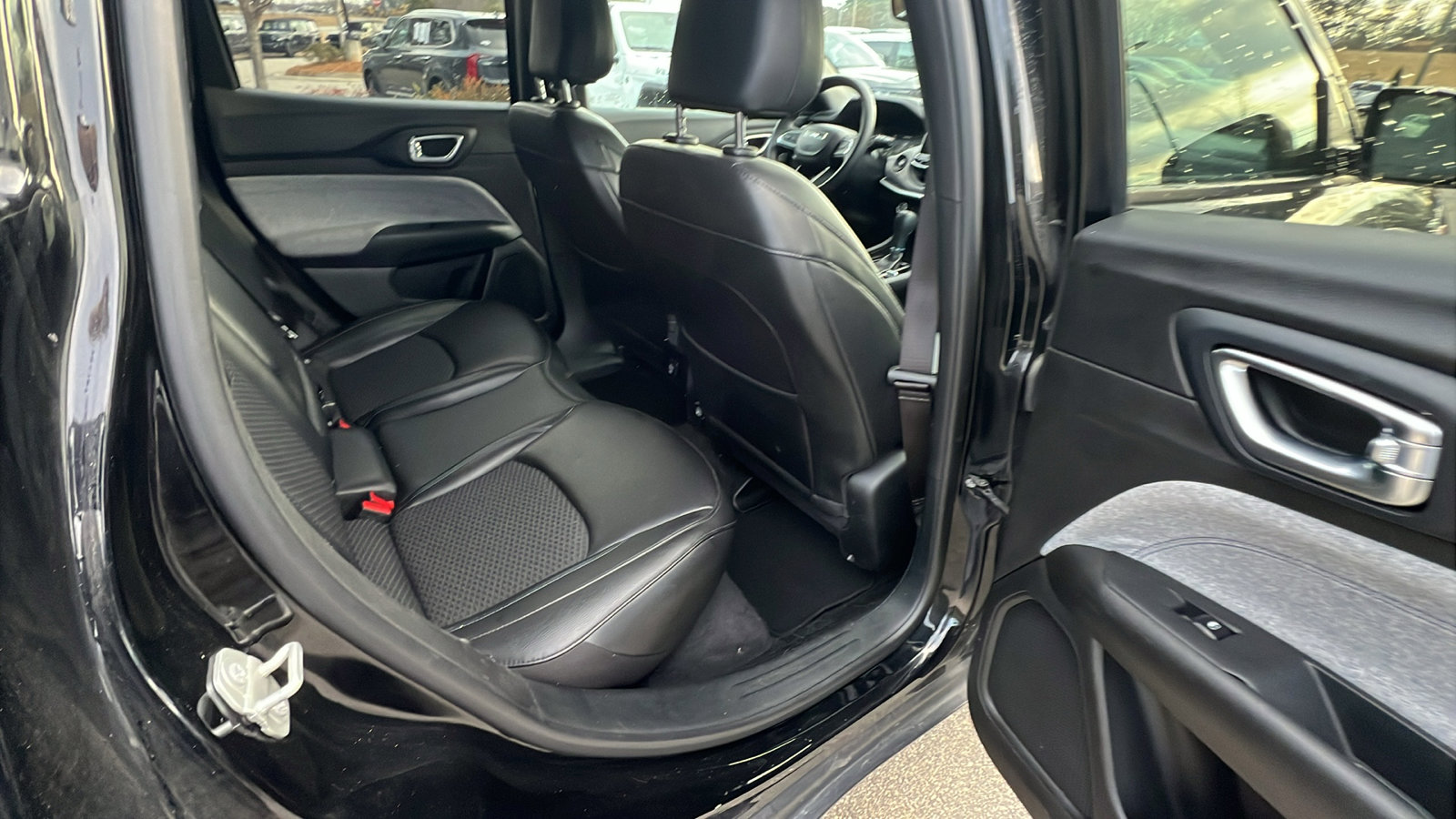 Used 2024 Jeep Compass Latitude image 21