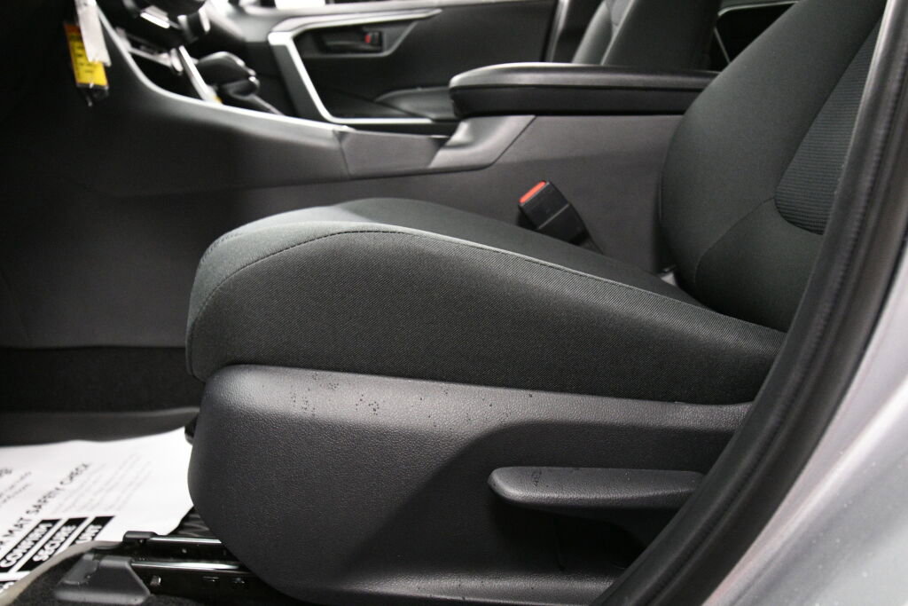 Used 2025 Toyota RAV4 LE image 10