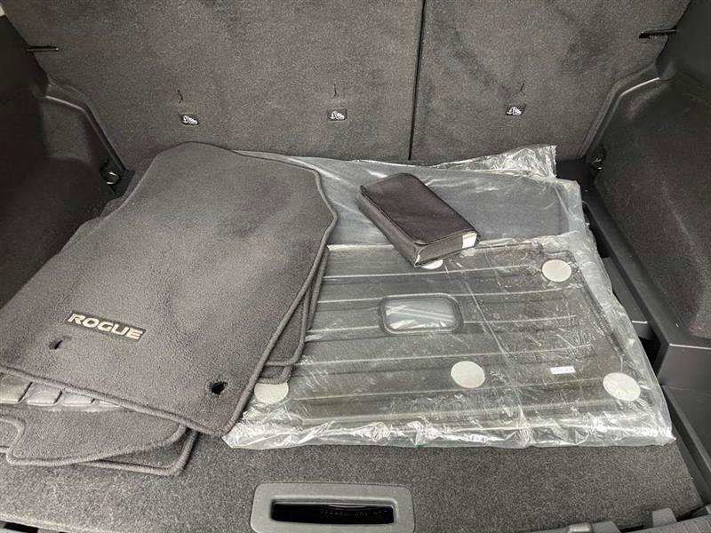 Used 2024 Nissan Rogue SV image 35