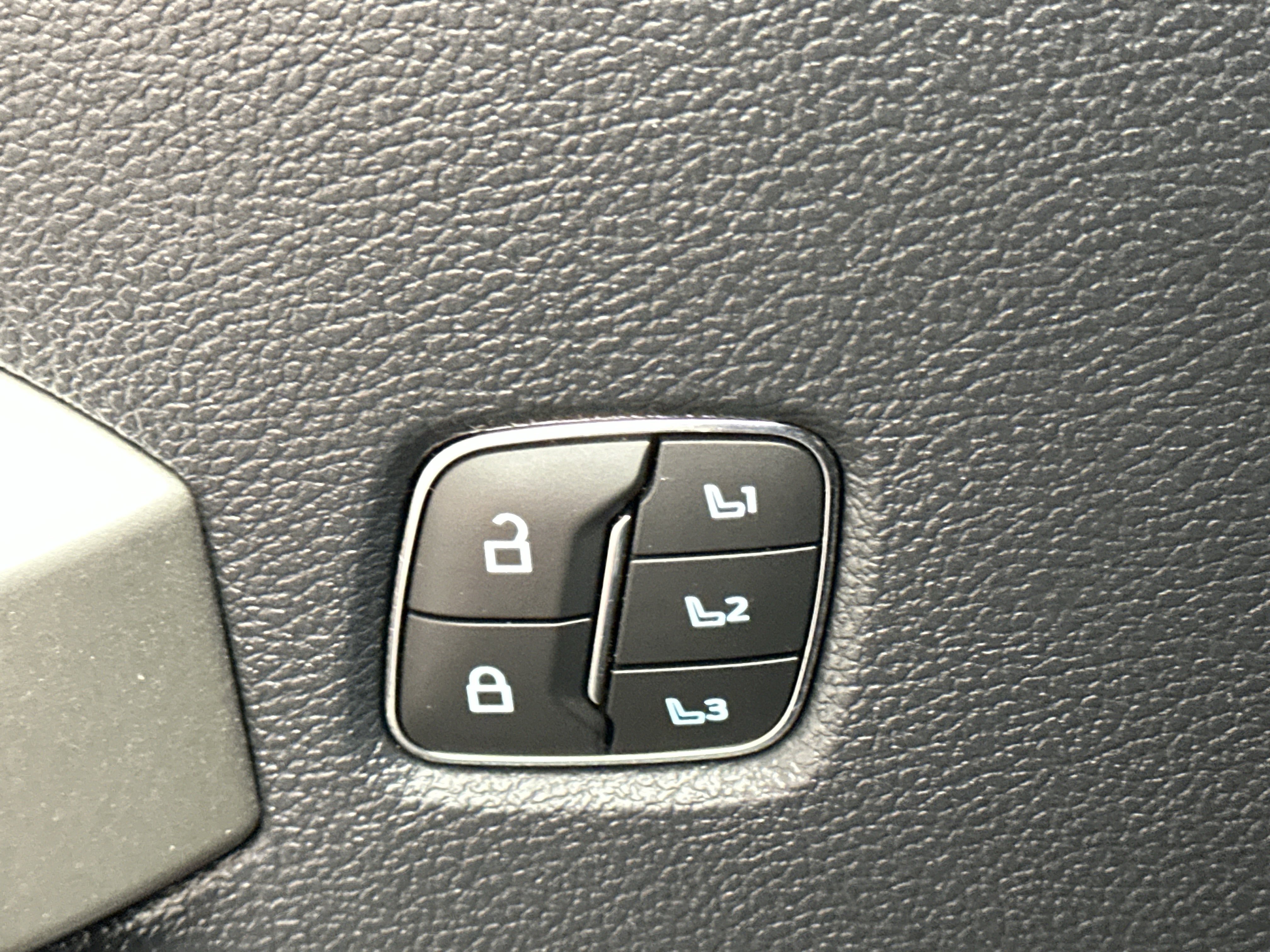 Used 2022 Ford F250 Lariat AWD/4WD image 41