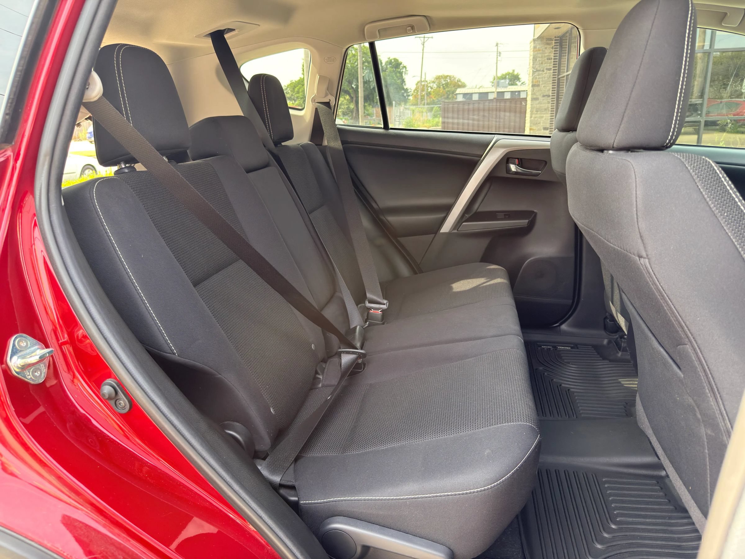 Used 2018 Toyota RAV4 XLE FWD image 21