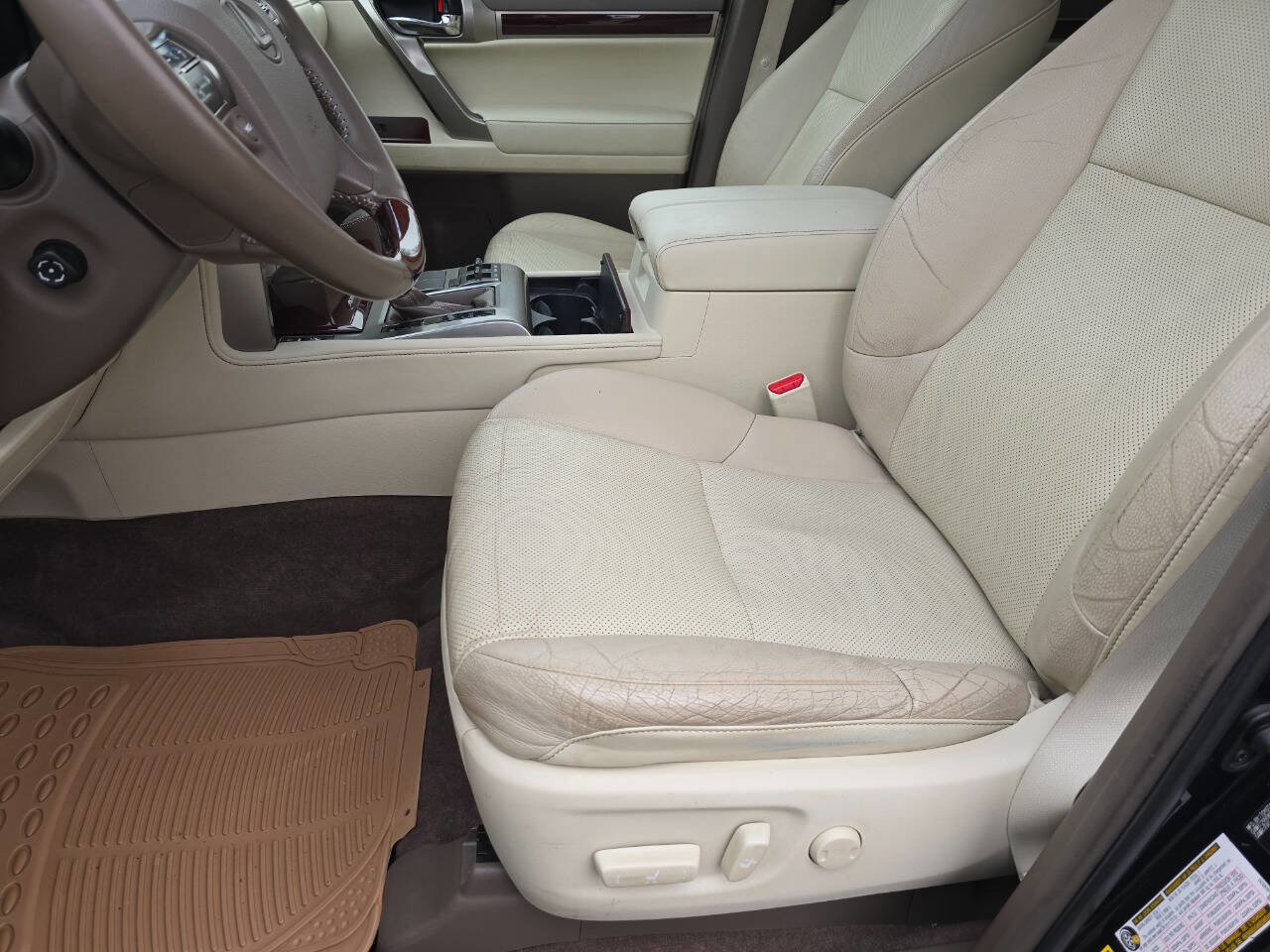 Used 2017 Lexus GX 460 Premium w/ Premium Package image 29