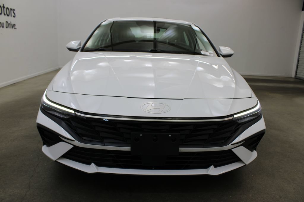Used 2025 Hyundai Elantra SEL FWD image 7