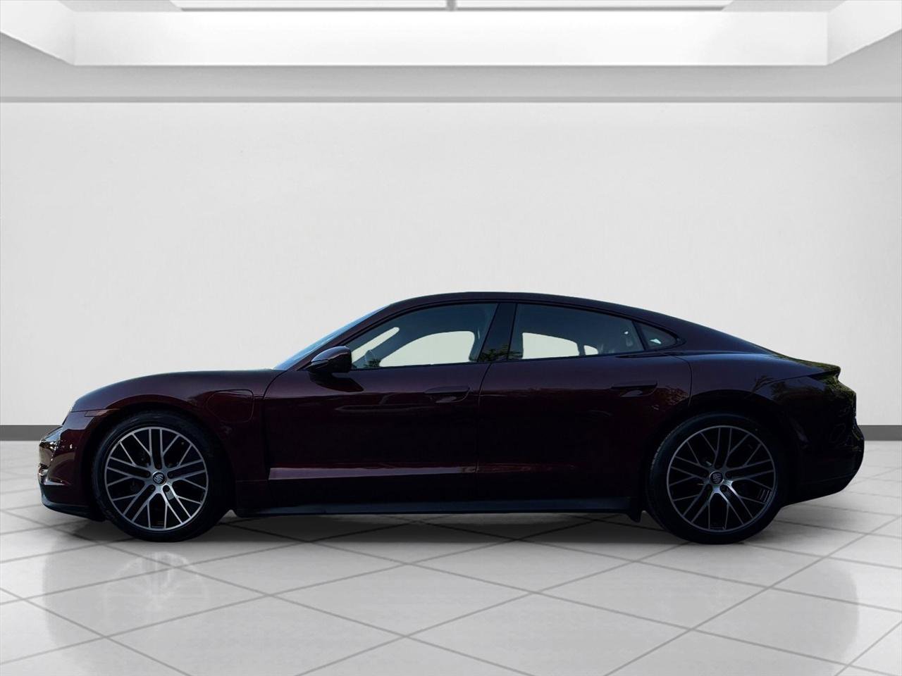 Used 2022 Porsche Taycan RWD image 2