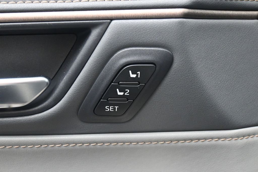 Used 2024 Toyota Venza Limited AWD/4WD image 20