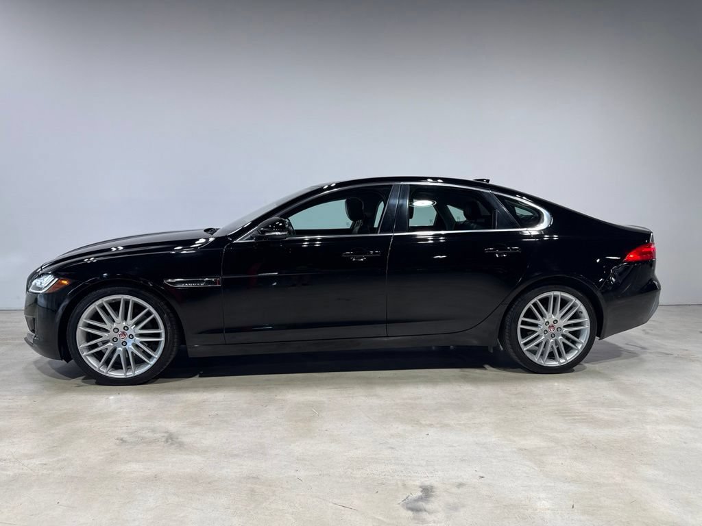 Used 2017 Jaguar XF Prestige AWD/4WD image 4