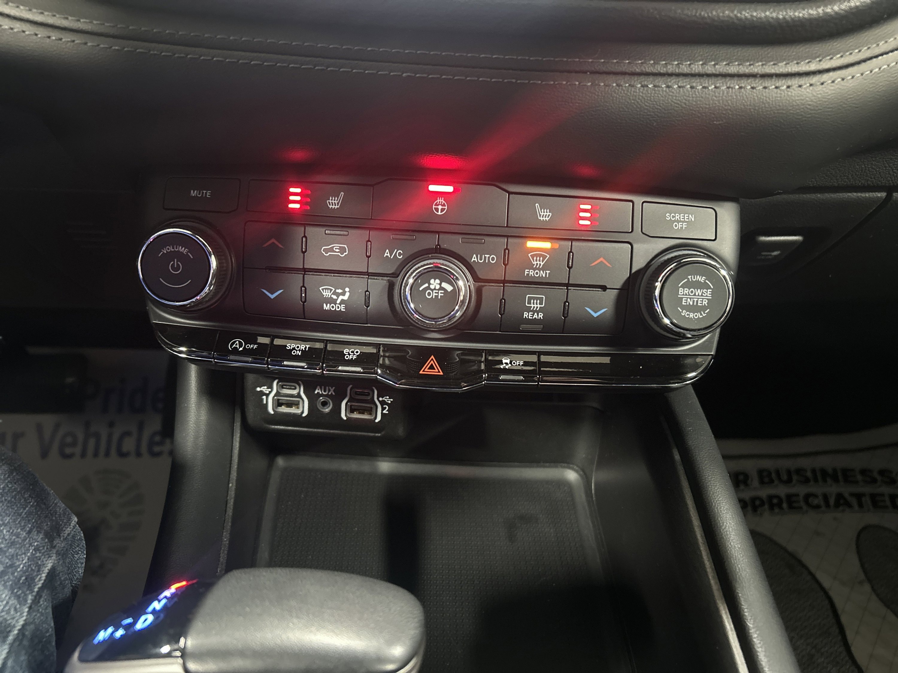 Used 2024 Dodge Durango SXT image 25