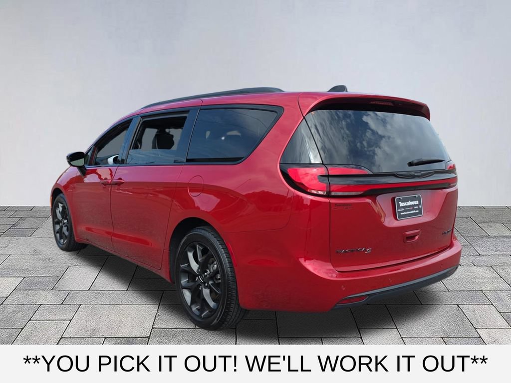 Used 2025 Chrysler Pacifica Limited FWD image 5