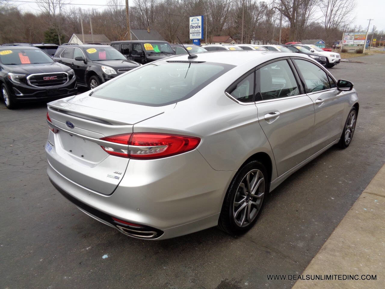 Used 2017 Ford Fusion SE image 3