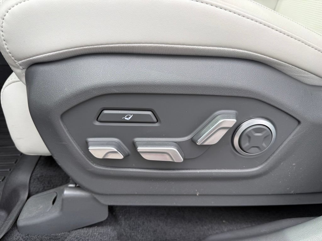Certified 2025 Hyundai Santa Fe Calligraphy AWD/4WD image 39