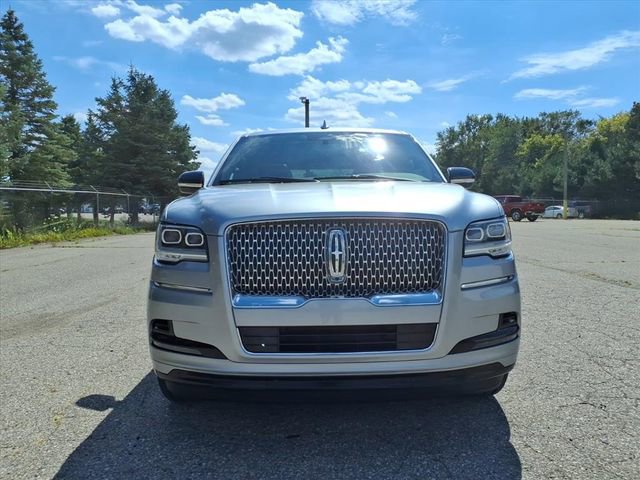 Used 2024 Lincoln Navigator Premiere AWD/4WD image 2