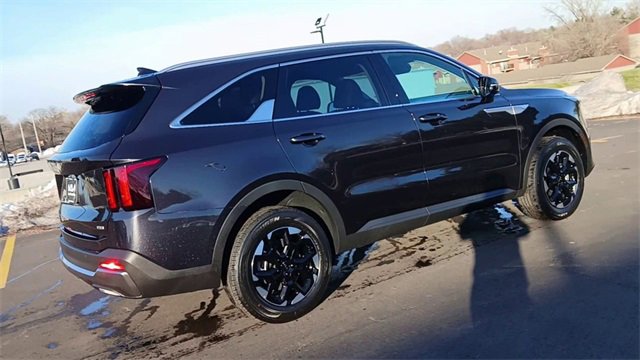 New 2026 Kia Sorento S image 3