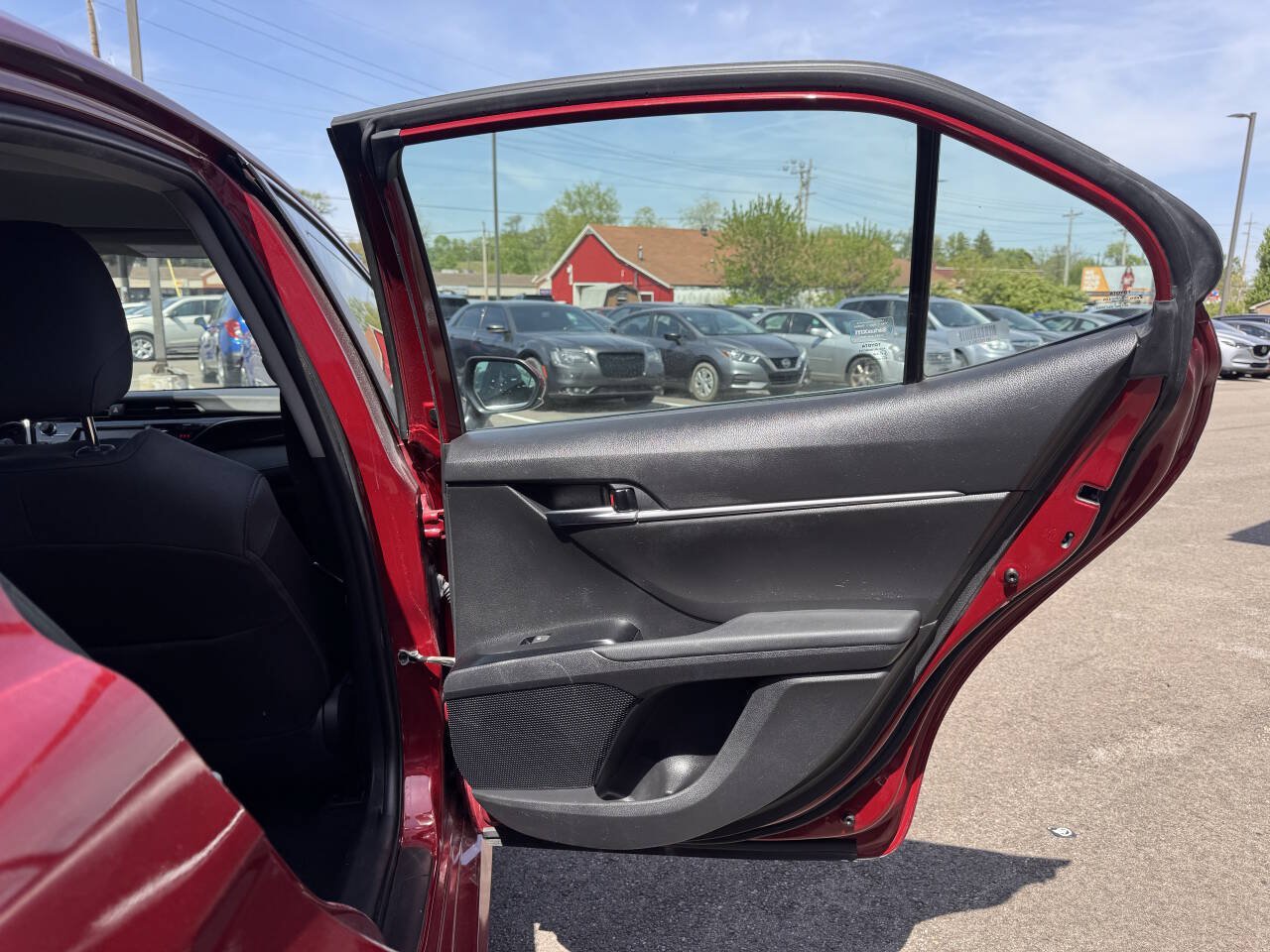 Used 2020 Toyota Camry LE FWD image 18