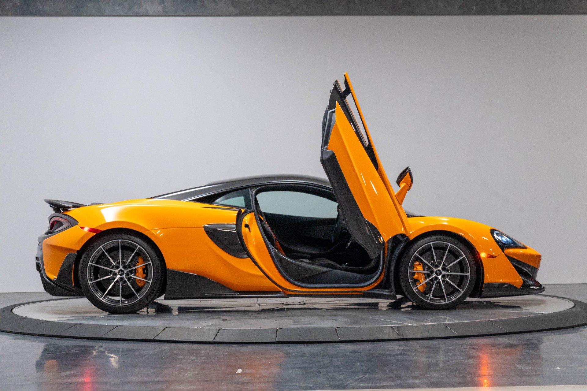 Used 2019 McLaren 600LT RWD image 20