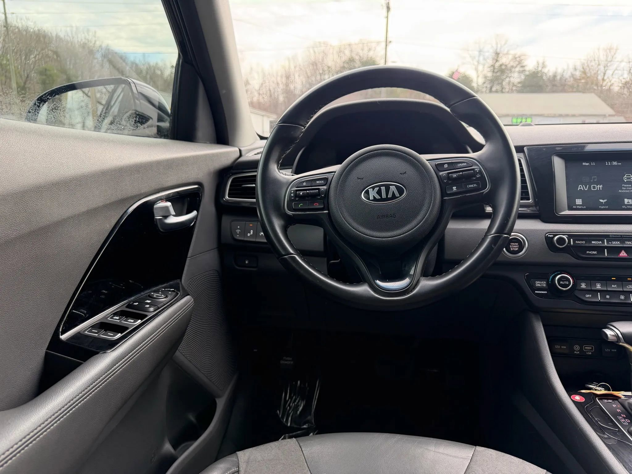 Used 2019 Kia Niro EX image 31
