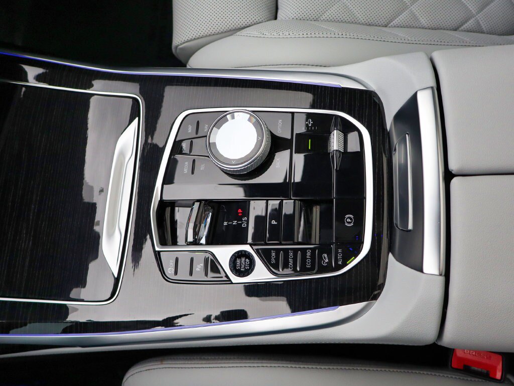 Used 2025 BMW X7 xDrive40i w/ M Sport Package AWD/4WD image 34