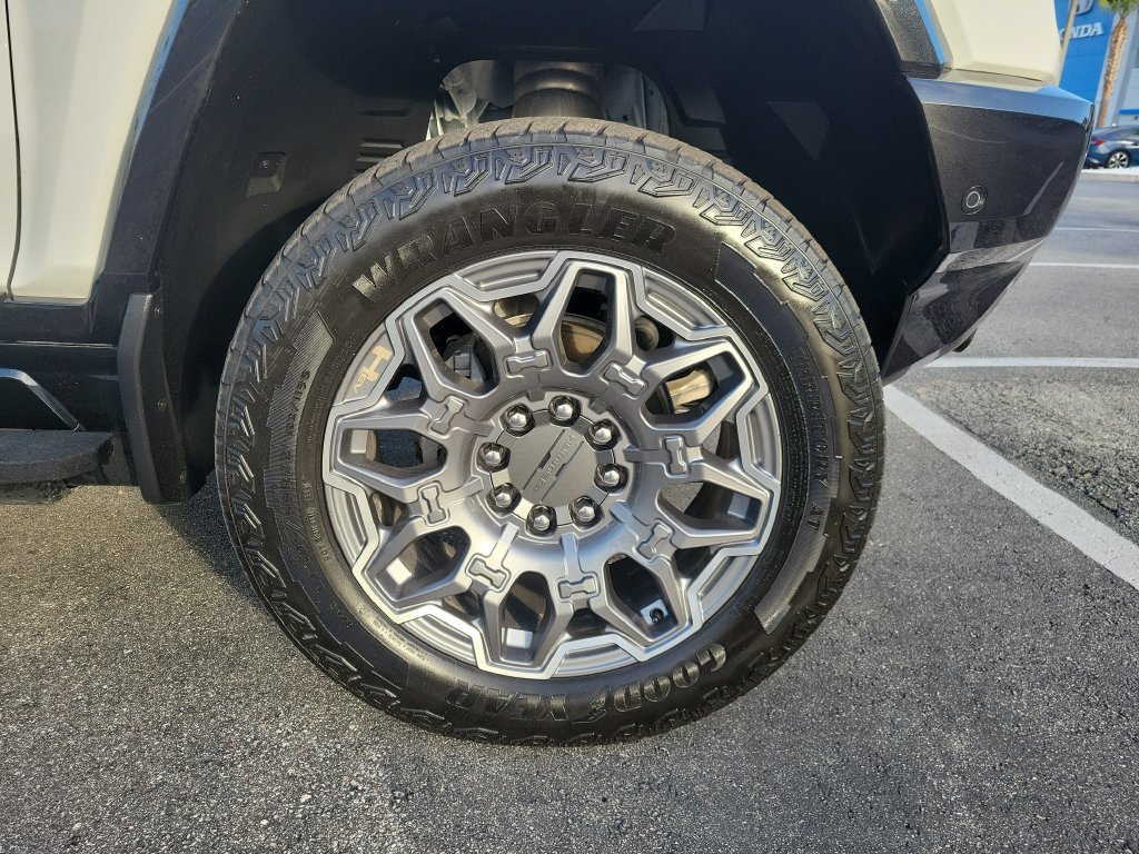 Used 2025 GMC Hummer EV 3X AWD/4WD image 6