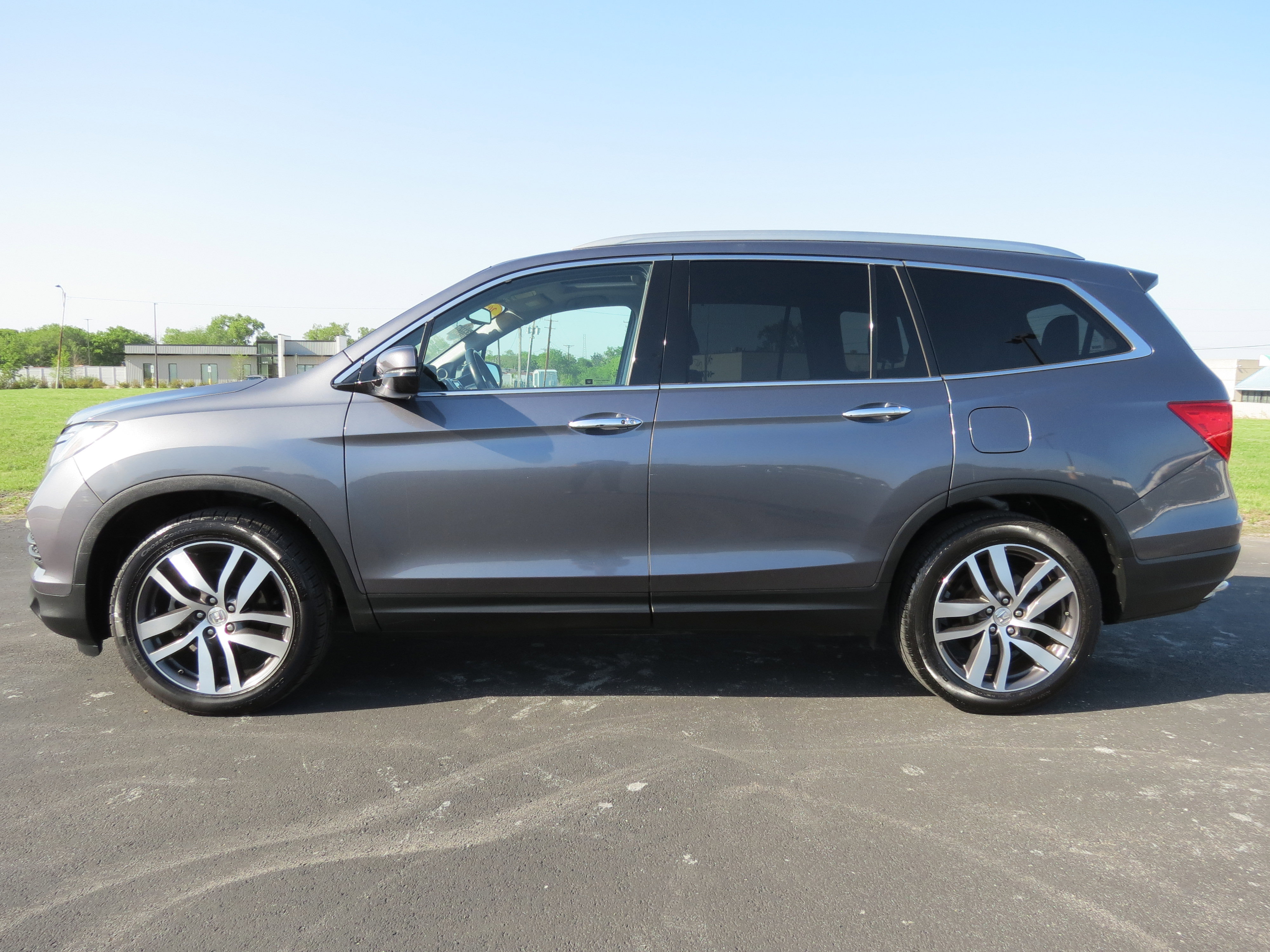 Used 2016 Honda Pilot Touring image 3